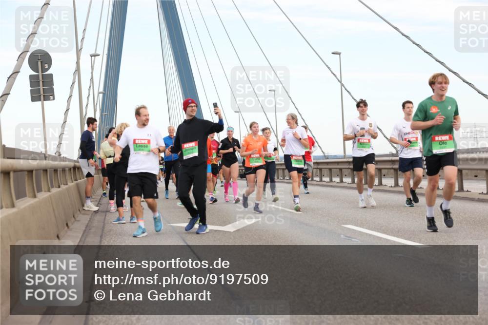 03.10.2025 - Köhlbrandbrückenlauf Lena Gebhardt http://msf.ph/oto/9197509 03.10.2025 15:31:32 Position 1  meine-sportfotos.de
