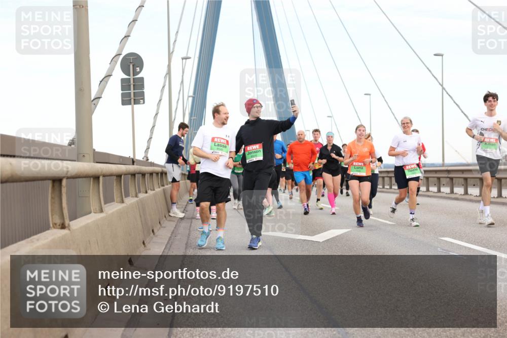 03.10.2025 - Köhlbrandbrückenlauf Lena Gebhardt http://msf.ph/oto/9197510 03.10.2025 15:31:32 Position 1  meine-sportfotos.de