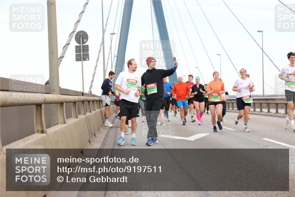 03.10.2025 - Köhlbrandbrückenlauf Lena Gebhardt http://msf.ph/oto/9197511 03.10.2025 15:31:32 Position 1 8540, 8529 meine-sportfotos.de
