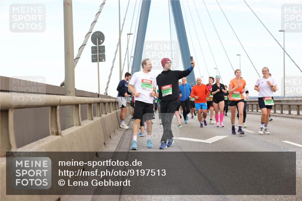 03.10.2025 - Köhlbrandbrückenlauf Lena Gebhardt http://msf.ph/oto/9197513 03.10.2025 15:31:33 Position 1 8540, 8529 meine-sportfotos.de