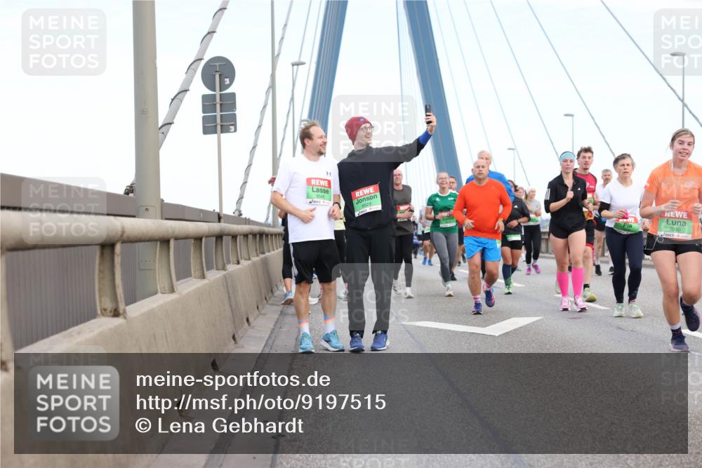 03.10.2025 - Köhlbrandbrückenlauf Lena Gebhardt http://msf.ph/oto/9197515 03.10.2025 15:31:34 Position 1 8540, 8529, 7930 meine-sportfotos.de