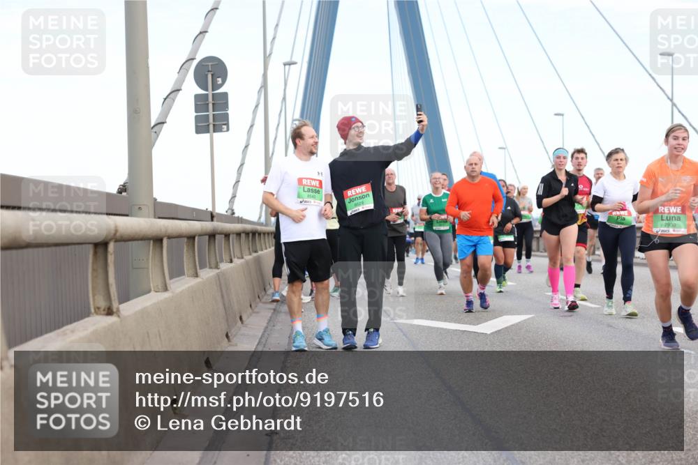 03.10.2025 - Köhlbrandbrückenlauf Lena Gebhardt http://msf.ph/oto/9197516 03.10.2025 15:31:34 Position 1  meine-sportfotos.de