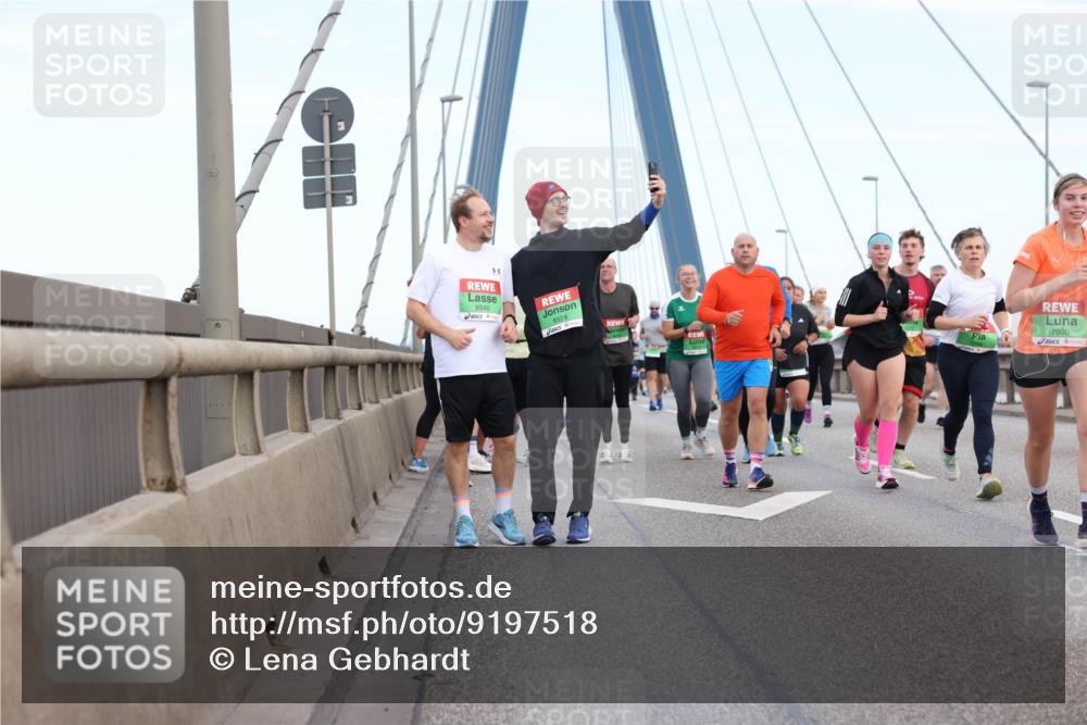 03.10.2025 - Köhlbrandbrückenlauf Lena Gebhardt http://msf.ph/oto/9197518 03.10.2025 15:31:34 Position 1 8529, 8540, 104, 7930 meine-sportfotos.de