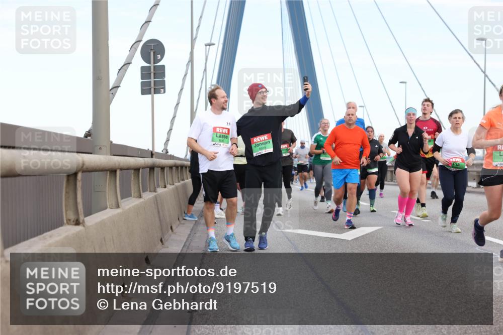 03.10.2025 - Köhlbrandbrückenlauf Lena Gebhardt http://msf.ph/oto/9197519 03.10.2025 15:31:34 Position 1  meine-sportfotos.de