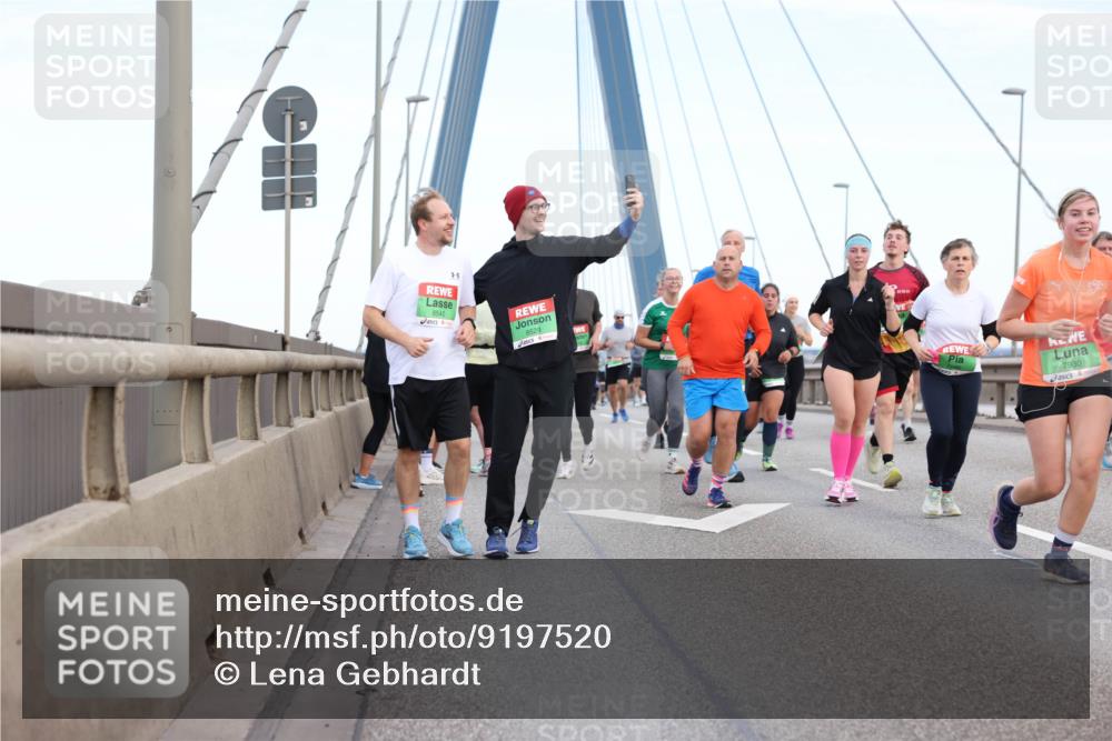 03.10.2025 - Köhlbrandbrückenlauf Lena Gebhardt http://msf.ph/oto/9197520 03.10.2025 15:31:34 Position 1 8540 meine-sportfotos.de