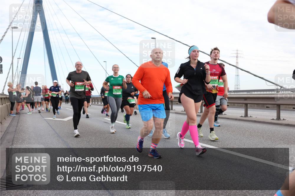 03.10.2025 - Köhlbrandbrückenlauf Lena Gebhardt http://msf.ph/oto/9197540 03.10.2025 15:31:38 Position 1 7315 meine-sportfotos.de