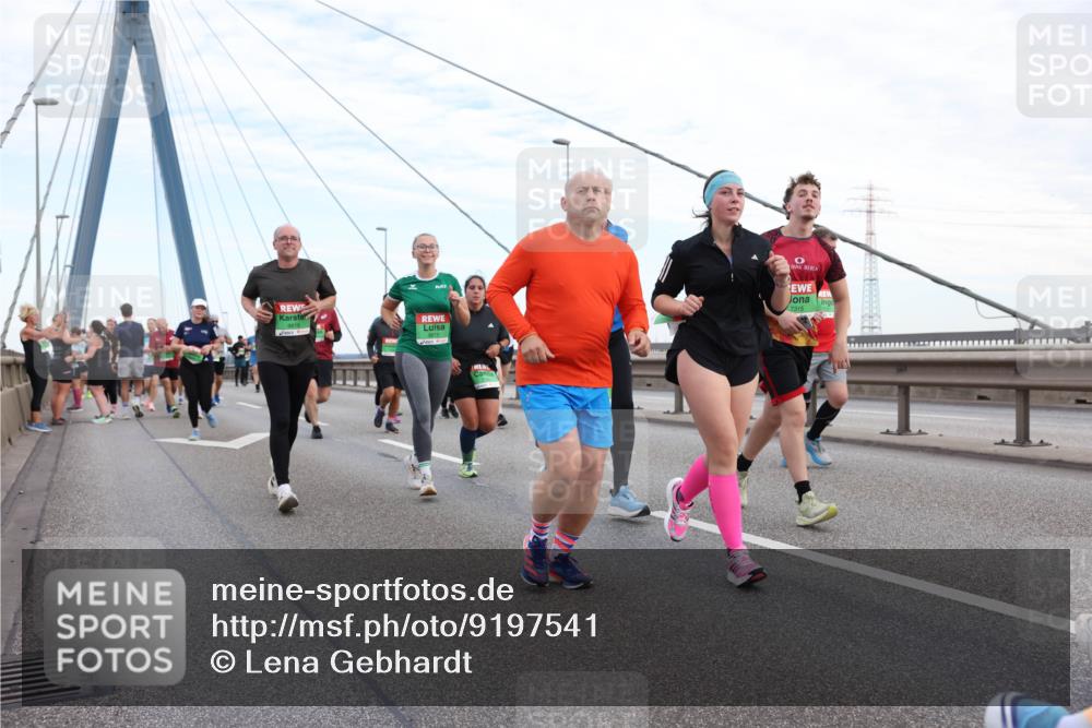03.10.2025 - Köhlbrandbrückenlauf Lena Gebhardt http://msf.ph/oto/9197541 03.10.2025 15:31:38 Position 1 7315 meine-sportfotos.de