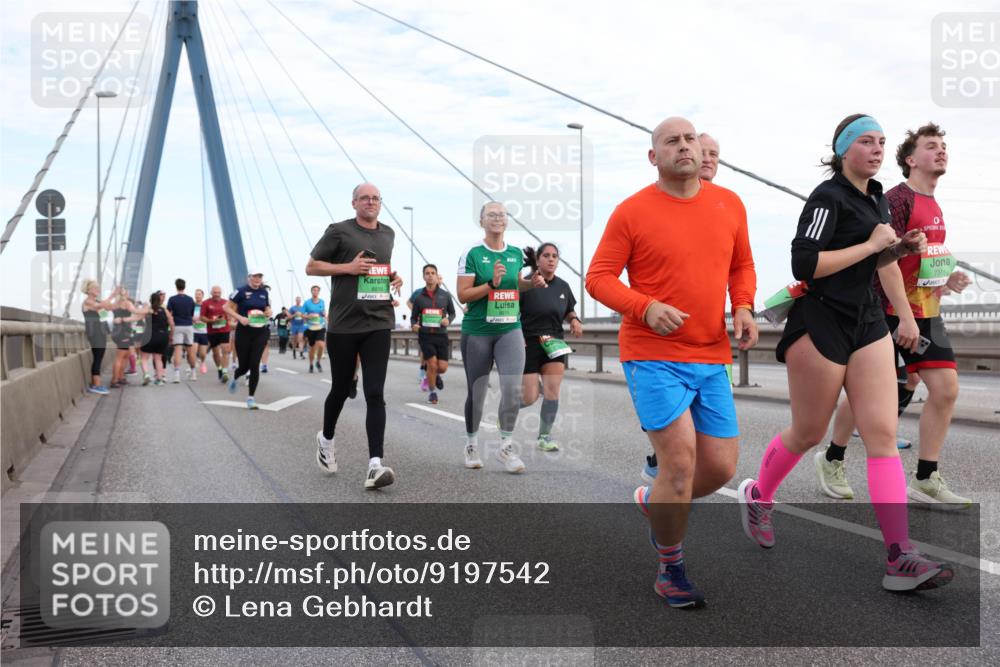 03.10.2025 - Köhlbrandbrückenlauf Lena Gebhardt http://msf.ph/oto/9197542 03.10.2025 15:31:38 Position 1 7315 meine-sportfotos.de
