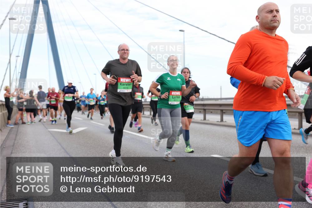 03.10.2025 - Köhlbrandbrückenlauf Lena Gebhardt http://msf.ph/oto/9197543 03.10.2025 15:31:39 Position 1 8816 meine-sportfotos.de