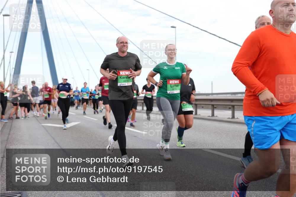 03.10.2025 - Köhlbrandbrückenlauf Lena Gebhardt http://msf.ph/oto/9197545 03.10.2025 15:31:39 Position 1 8816, 8815 meine-sportfotos.de