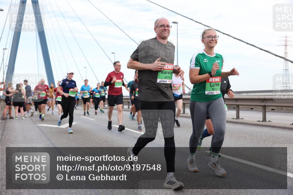 03.10.2025 - Köhlbrandbrückenlauf Lena Gebhardt http://msf.ph/oto/9197548 03.10.2025 15:31:39 Position 1 8816, 7, 8815 meine-sportfotos.de