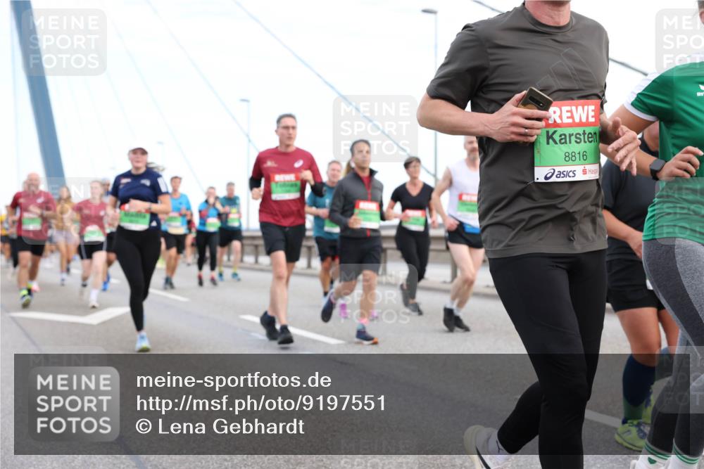 03.10.2025 - Köhlbrandbrückenlauf Lena Gebhardt http://msf.ph/oto/9197551 03.10.2025 15:31:40 Position 1 8816 meine-sportfotos.de