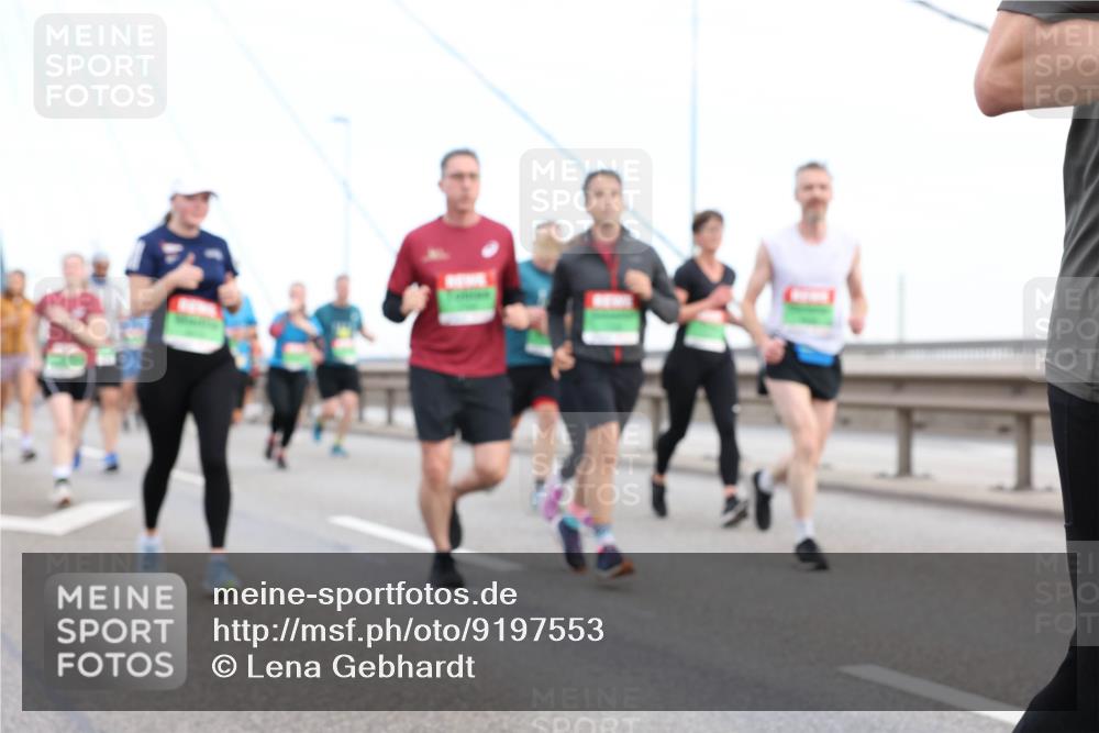 03.10.2025 - Köhlbrandbrückenlauf Lena Gebhardt http://msf.ph/oto/9197553 03.10.2025 15:31:40 Position 1  meine-sportfotos.de