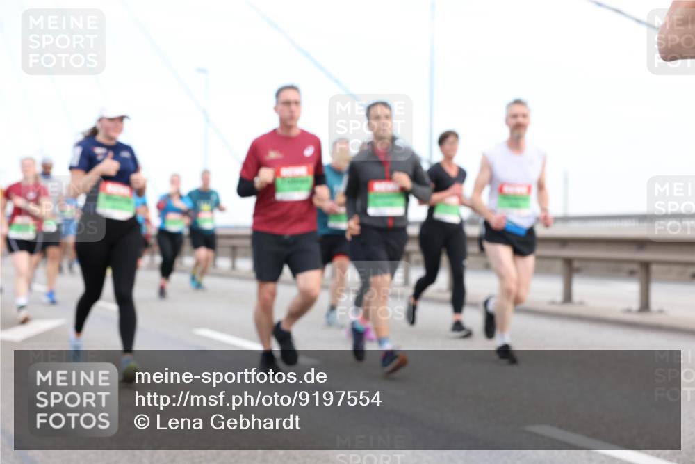03.10.2025 - Köhlbrandbrückenlauf Lena Gebhardt http://msf.ph/oto/9197554 03.10.2025 15:31:40 Position 1  meine-sportfotos.de