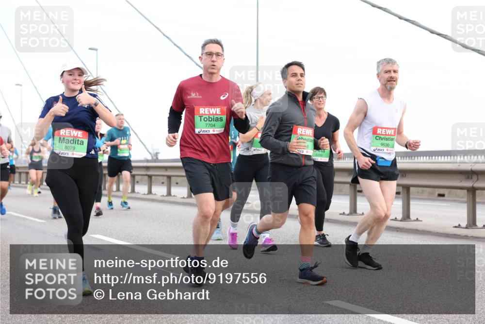 03.10.2025 - Köhlbrandbrückenlauf Lena Gebhardt http://msf.ph/oto/9197556 03.10.2025 15:31:40 Position 1 8079, 7704, 8, 8209, 9530 meine-sportfotos.de