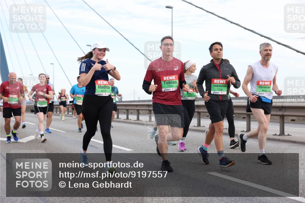 03.10.2025 - Köhlbrandbrückenlauf Lena Gebhardt http://msf.ph/oto/9197557 03.10.2025 15:31:41 Position 1 8079, 7704, 8795, 7728, 9530 meine-sportfotos.de
