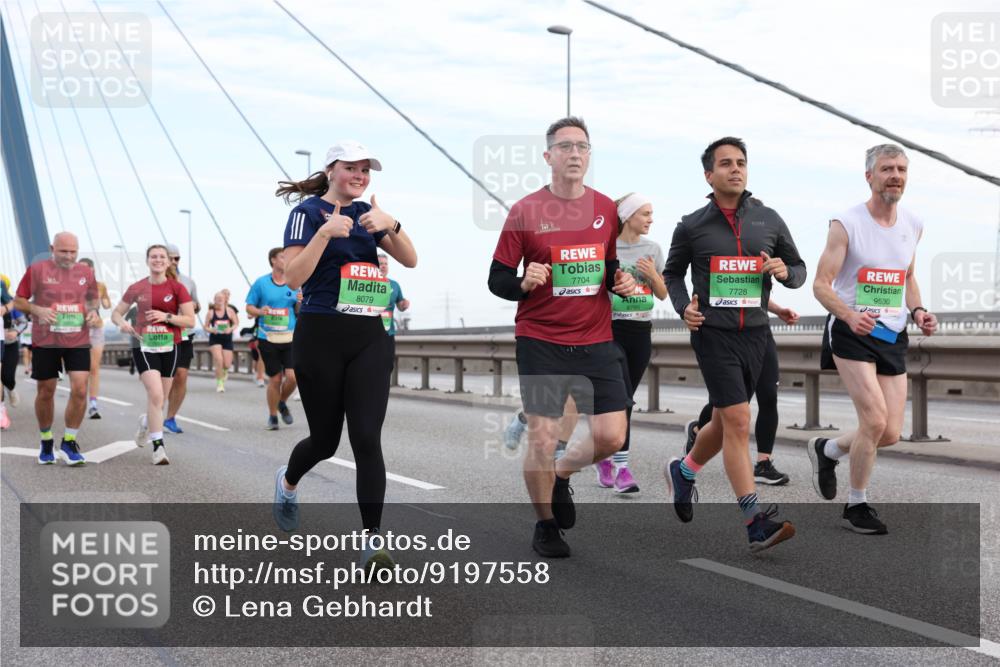 03.10.2025 - Köhlbrandbrückenlauf Lena Gebhardt http://msf.ph/oto/9197558 03.10.2025 15:31:41 Position 1 8079, 7704, 7728, 9530 meine-sportfotos.de