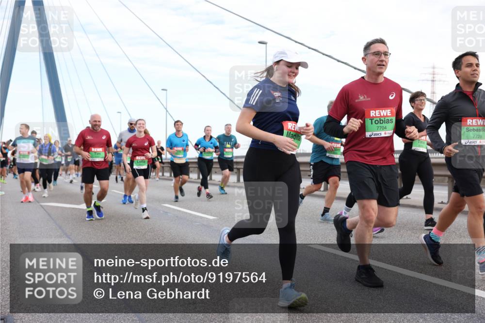 03.10.2025 - Köhlbrandbrückenlauf Lena Gebhardt http://msf.ph/oto/9197564 03.10.2025 15:31:41 Position 1 7704, 7728 meine-sportfotos.de