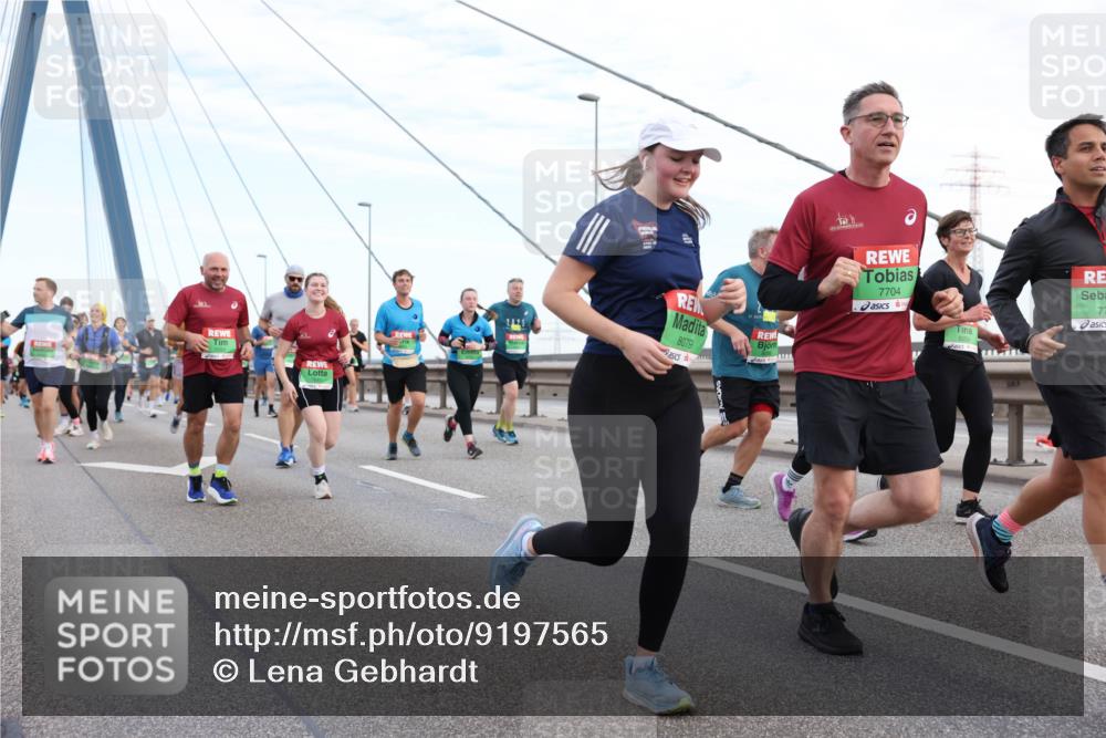 03.10.2025 - Köhlbrandbrückenlauf Lena Gebhardt http://msf.ph/oto/9197565 03.10.2025 15:31:41 Position 1 7704, 77, 8079 meine-sportfotos.de
