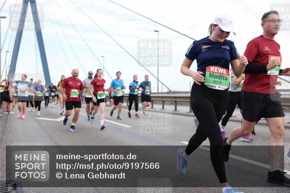 03.10.2025 - Köhlbrandbrückenlauf Lena Gebhardt http://msf.ph/oto/9197566 03.10.2025 15:31:42 Position 1 8079, 7704 meine-sportfotos.de