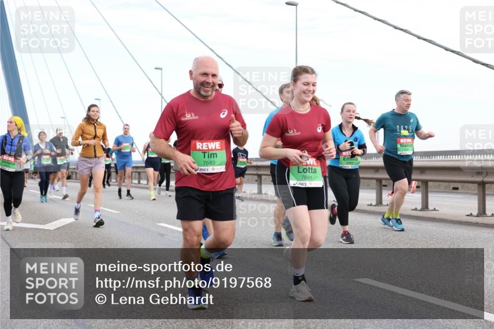 03.10.2025 - Köhlbrandbrückenlauf Lena Gebhardt http://msf.ph/oto/9197568 03.10.2025 15:31:43 Position 1 7683, 7681, 9450, 225 meine-sportfotos.de