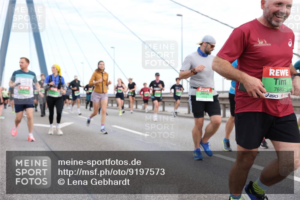 03.10.2025 - Köhlbrandbrückenlauf Lena Gebhardt http://msf.ph/oto/9197573 03.10.2025 15:31:44 Position 1 7683 meine-sportfotos.de