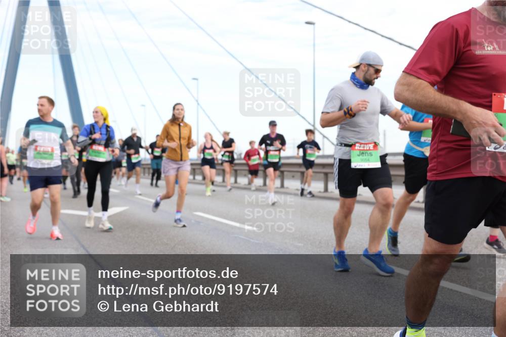 03.10.2025 - Köhlbrandbrückenlauf Lena Gebhardt http://msf.ph/oto/9197574 03.10.2025 15:31:44 Position 1 9054 meine-sportfotos.de