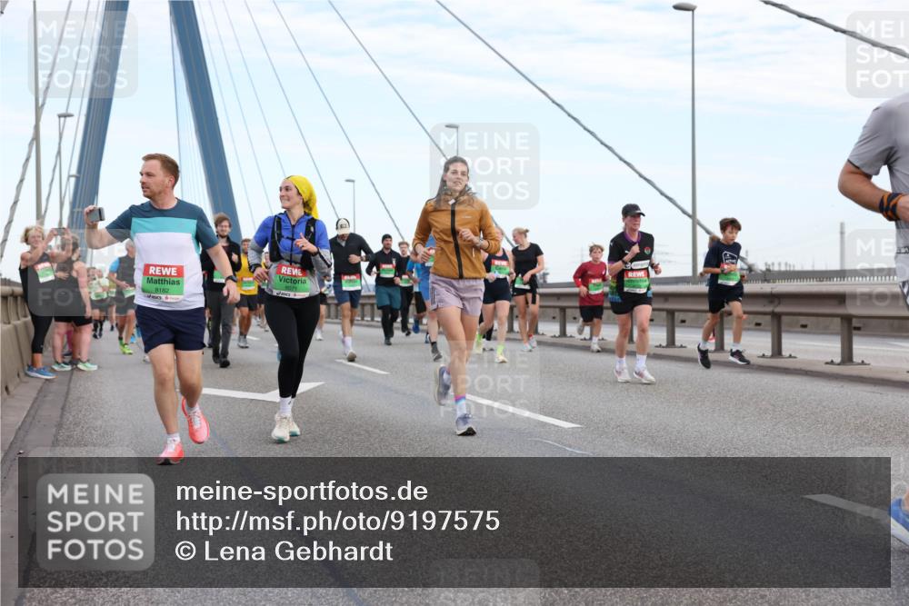 03.10.2025 - Köhlbrandbrückenlauf Lena Gebhardt http://msf.ph/oto/9197575 03.10.2025 15:31:44 Position 1 8182, 8071 meine-sportfotos.de