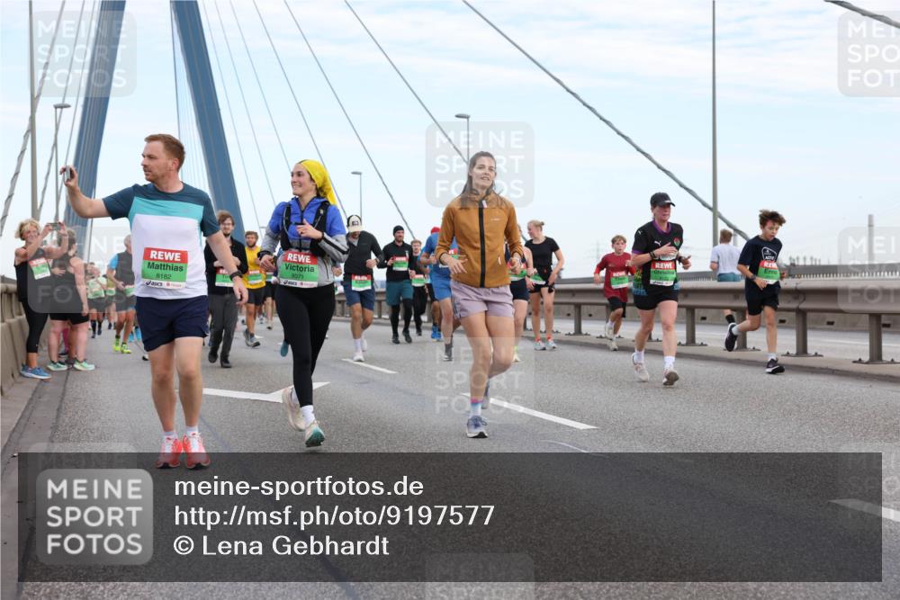 03.10.2025 - Köhlbrandbrückenlauf Lena Gebhardt http://msf.ph/oto/9197577 03.10.2025 15:31:44 Position 1 8182, 8071 meine-sportfotos.de