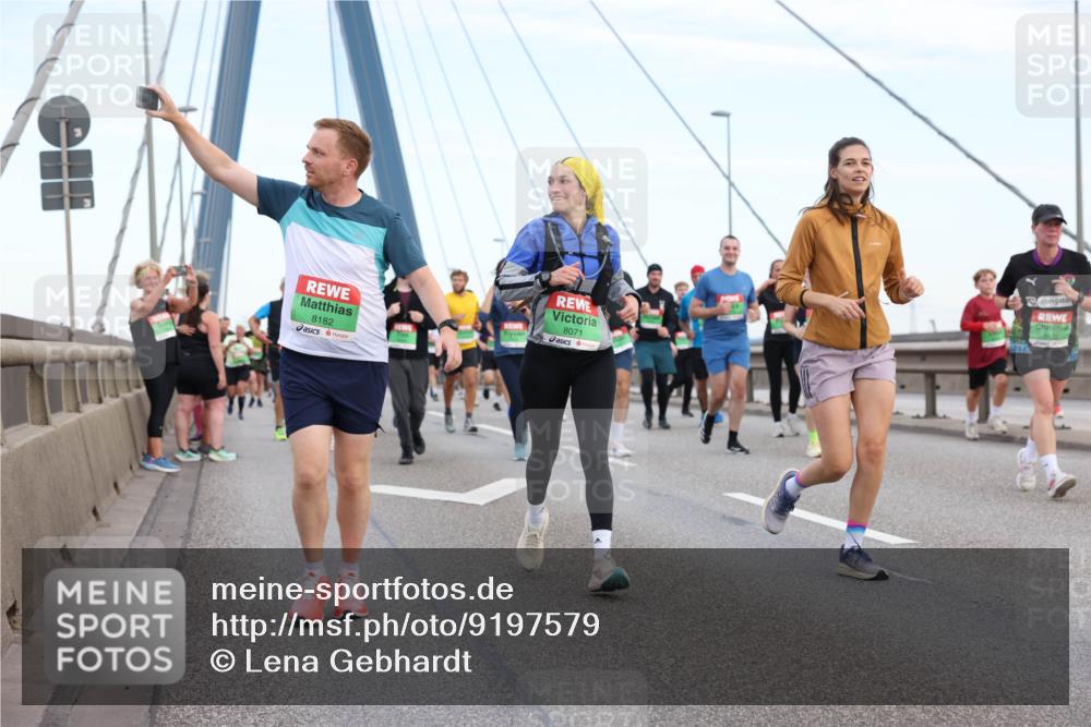 03.10.2025 - Köhlbrandbrückenlauf Lena Gebhardt http://msf.ph/oto/9197579 03.10.2025 15:31:44 Position 1 8182, 8071 meine-sportfotos.de
