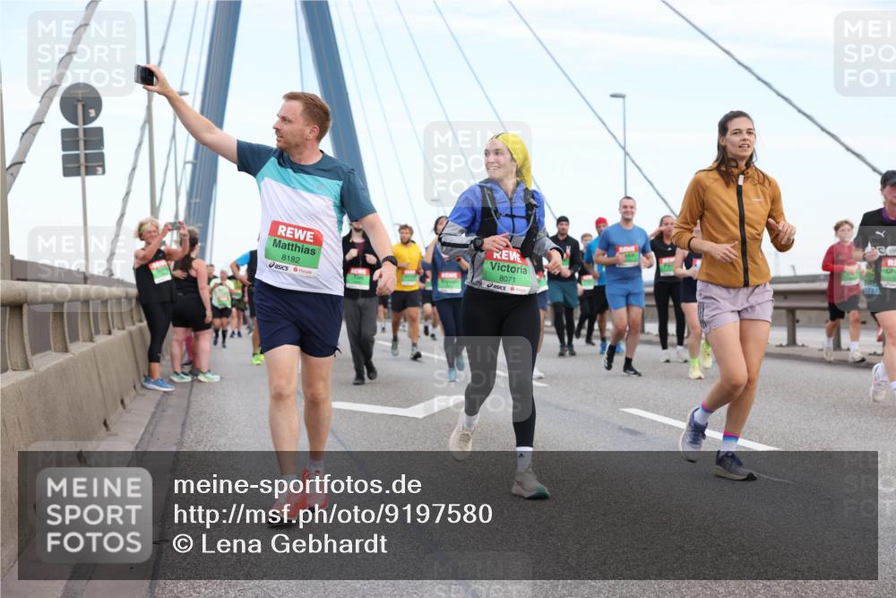 03.10.2025 - Köhlbrandbrückenlauf Lena Gebhardt http://msf.ph/oto/9197580 03.10.2025 15:31:45 Position 1 8182, 8071 meine-sportfotos.de