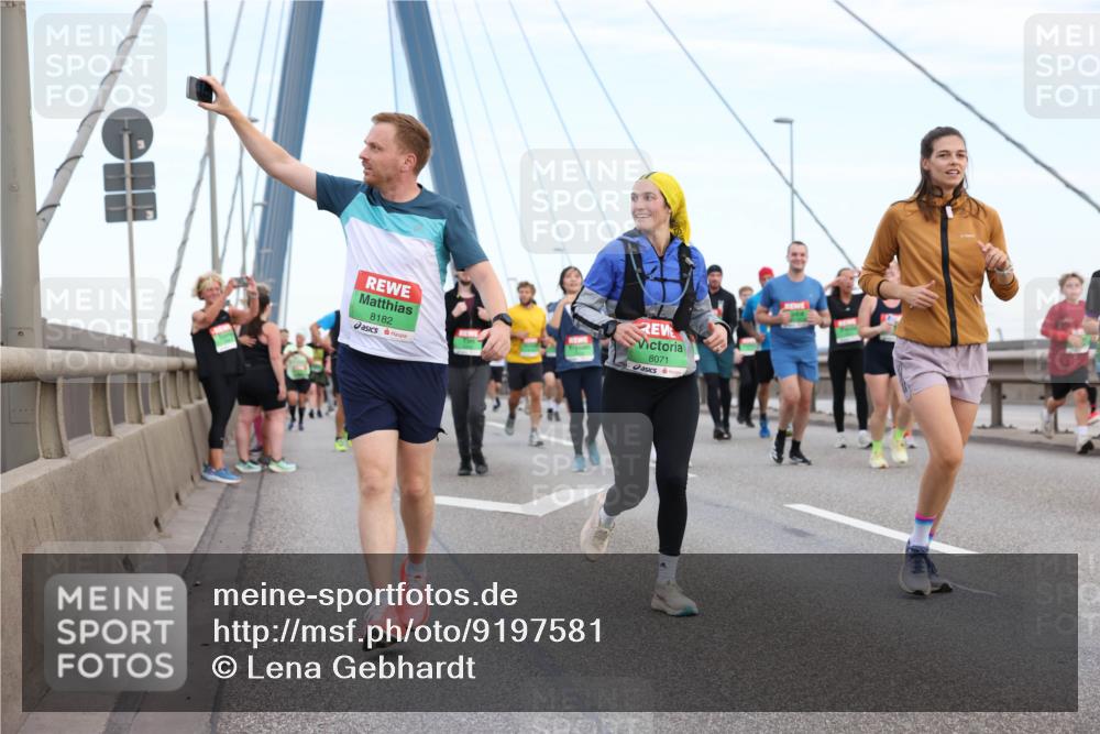03.10.2025 - Köhlbrandbrückenlauf Lena Gebhardt http://msf.ph/oto/9197581 03.10.2025 15:31:45 Position 1 8182, 8071 meine-sportfotos.de