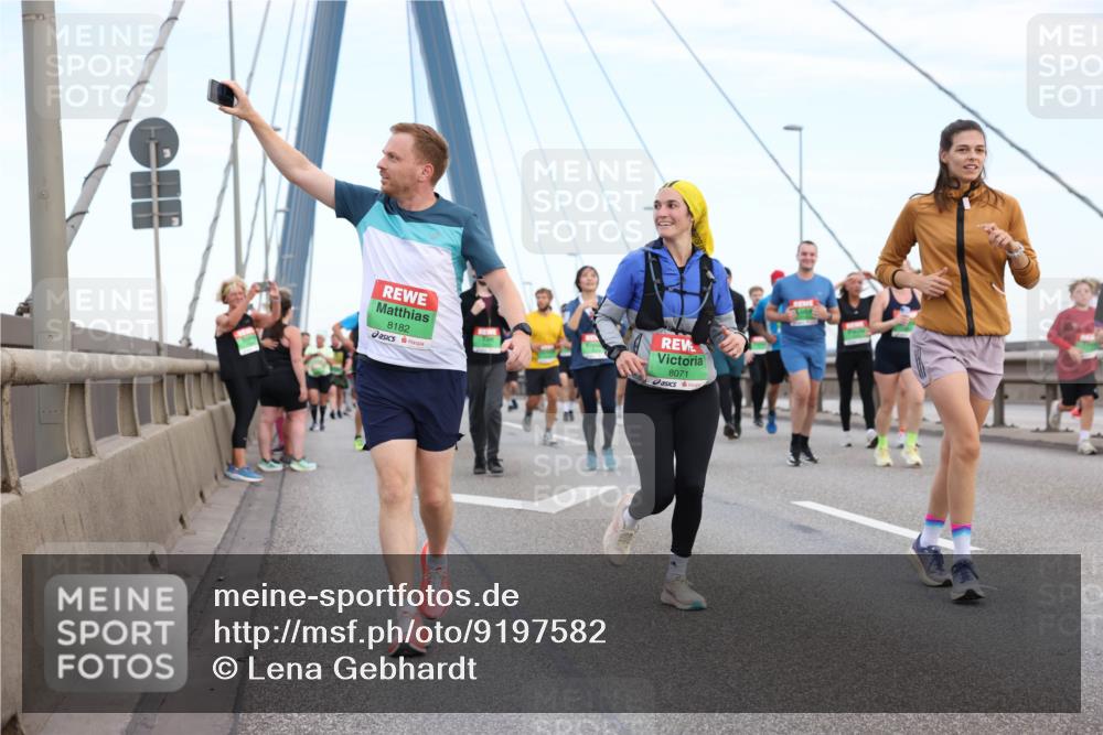 03.10.2025 - Köhlbrandbrückenlauf Lena Gebhardt http://msf.ph/oto/9197582 03.10.2025 15:31:45 Position 1 8182, 8071 meine-sportfotos.de
