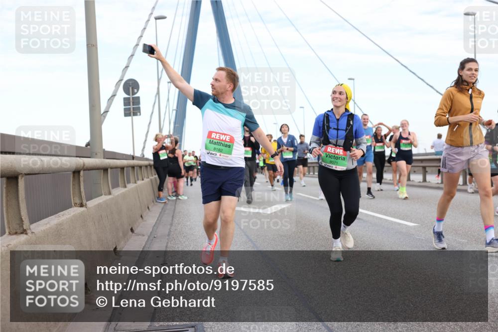 03.10.2025 - Köhlbrandbrückenlauf Lena Gebhardt http://msf.ph/oto/9197585 03.10.2025 15:31:45 Position 1 8182, 8071 meine-sportfotos.de