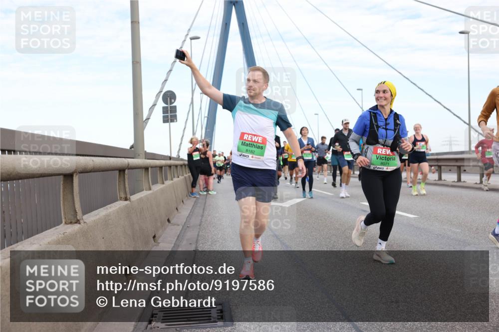 03.10.2025 - Köhlbrandbrückenlauf Lena Gebhardt http://msf.ph/oto/9197586 03.10.2025 15:31:45 Position 1 8182, 8071 meine-sportfotos.de
