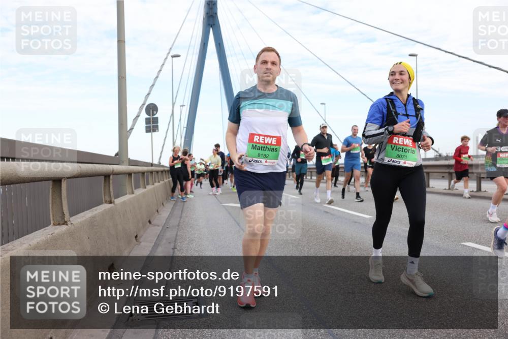 03.10.2025 - Köhlbrandbrückenlauf Lena Gebhardt http://msf.ph/oto/9197591 03.10.2025 15:31:46 Position 1 8182, 8071, 9786 meine-sportfotos.de