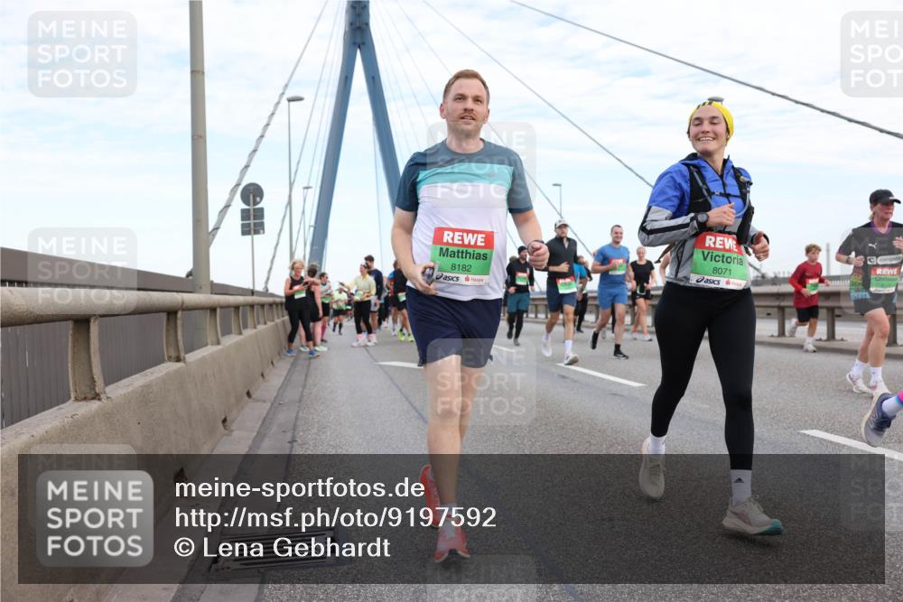 03.10.2025 - Köhlbrandbrückenlauf Lena Gebhardt http://msf.ph/oto/9197592 03.10.2025 15:31:46 Position 1 8182, 8071 meine-sportfotos.de