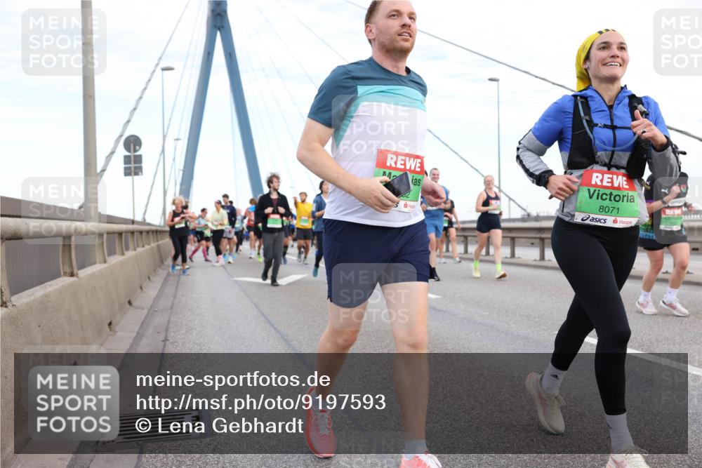 03.10.2025 - Köhlbrandbrückenlauf Lena Gebhardt http://msf.ph/oto/9197593 03.10.2025 15:31:46 Position 1 40, 8071 meine-sportfotos.de