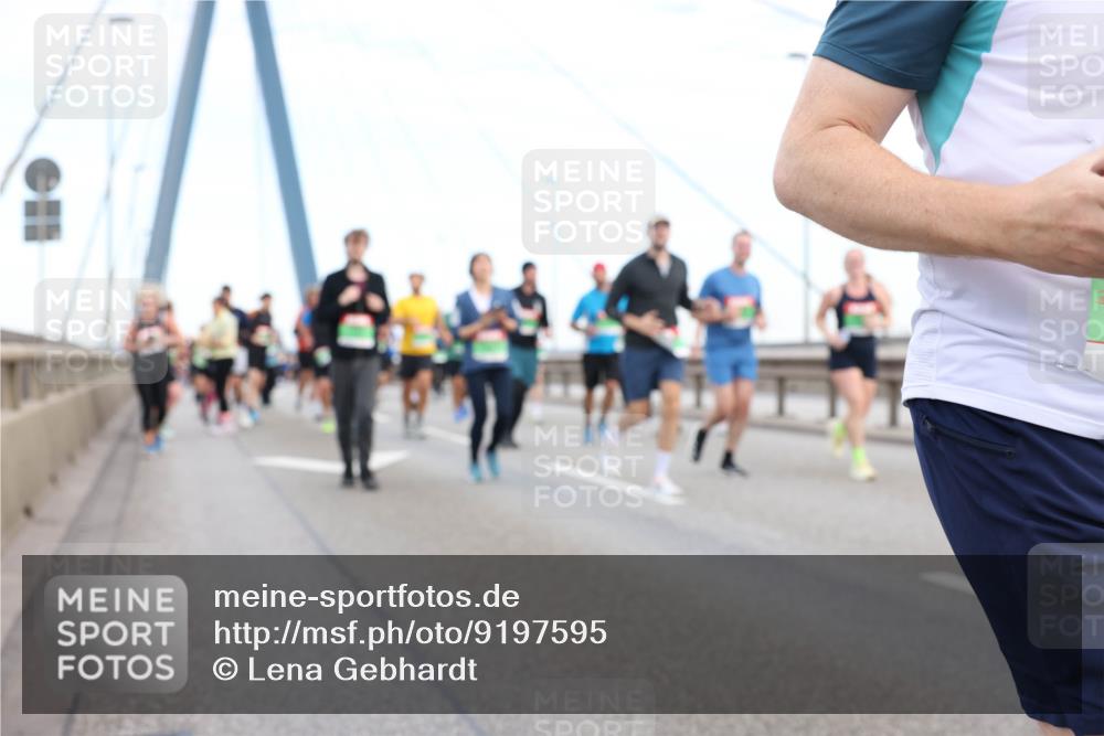 03.10.2025 - Köhlbrandbrückenlauf Lena Gebhardt http://msf.ph/oto/9197595 03.10.2025 15:31:47 Position 1  meine-sportfotos.de