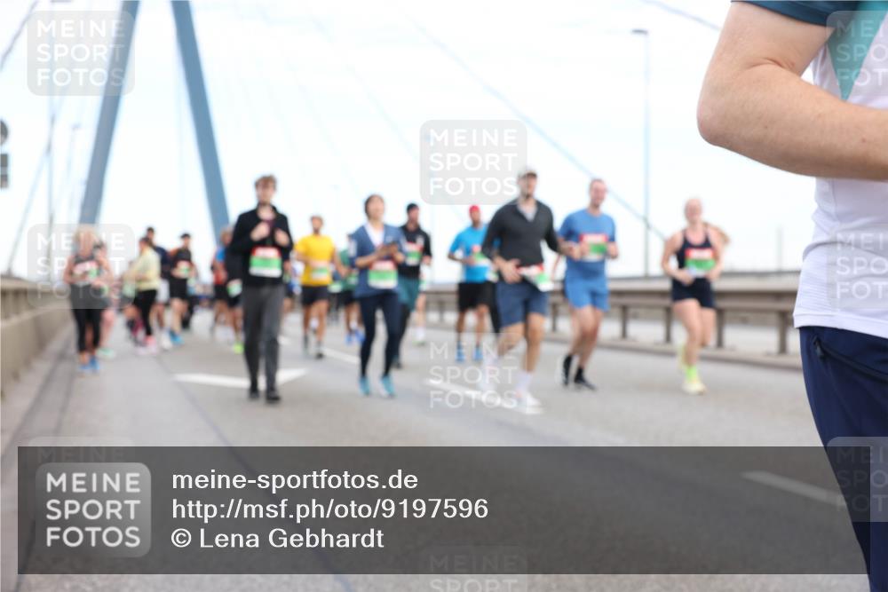 03.10.2025 - Köhlbrandbrückenlauf Lena Gebhardt http://msf.ph/oto/9197596 03.10.2025 15:31:47 Position 1  meine-sportfotos.de
