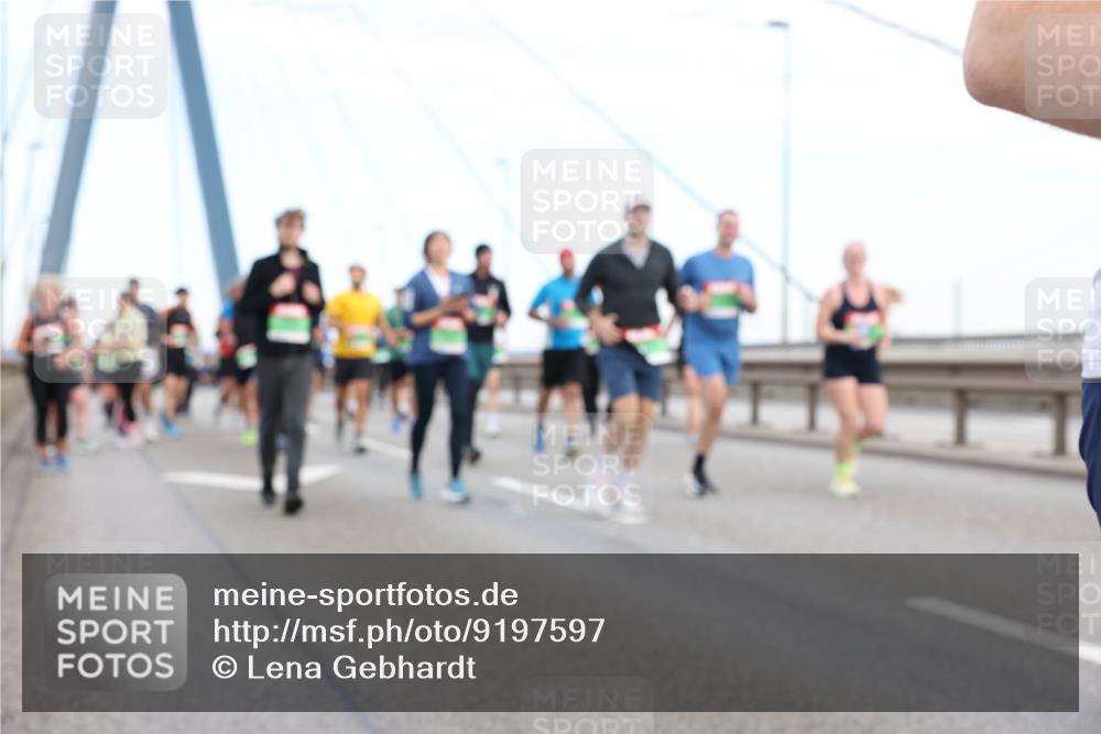 03.10.2025 - Köhlbrandbrückenlauf Lena Gebhardt http://msf.ph/oto/9197597 03.10.2025 15:31:47 Position 1  meine-sportfotos.de