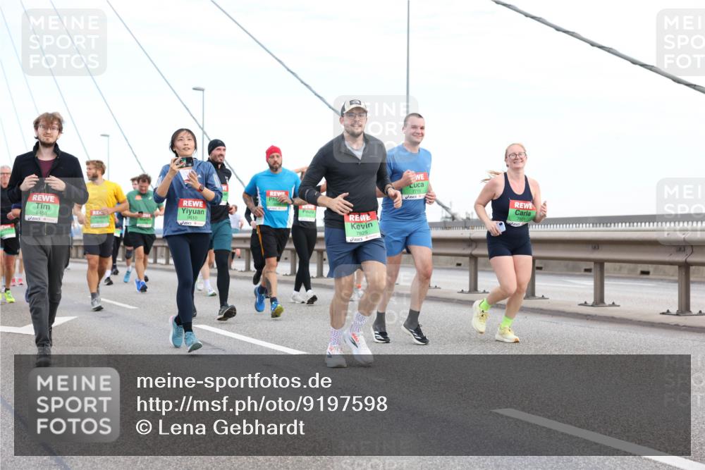 03.10.2025 - Köhlbrandbrückenlauf Lena Gebhardt http://msf.ph/oto/9197598 03.10.2025 15:31:47 Position 1 8458, 9510, 7825, 7711, 7801 meine-sportfotos.de