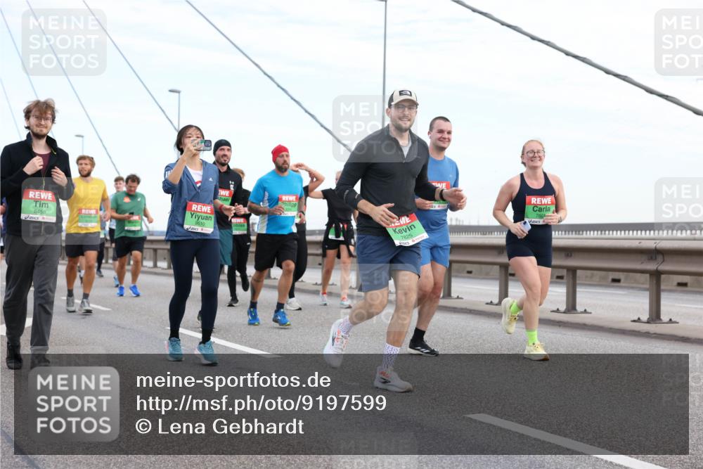 03.10.2025 - Köhlbrandbrückenlauf Lena Gebhardt http://msf.ph/oto/9197599 03.10.2025 15:31:48 Position 1 8458, 9510, 7825, 7801 meine-sportfotos.de