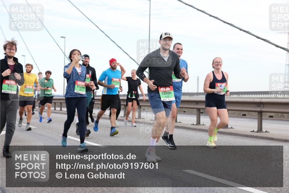 03.10.2025 - Köhlbrandbrückenlauf Lena Gebhardt http://msf.ph/oto/9197601 03.10.2025 15:31:48 Position 1 8458, 9510, 7825 meine-sportfotos.de