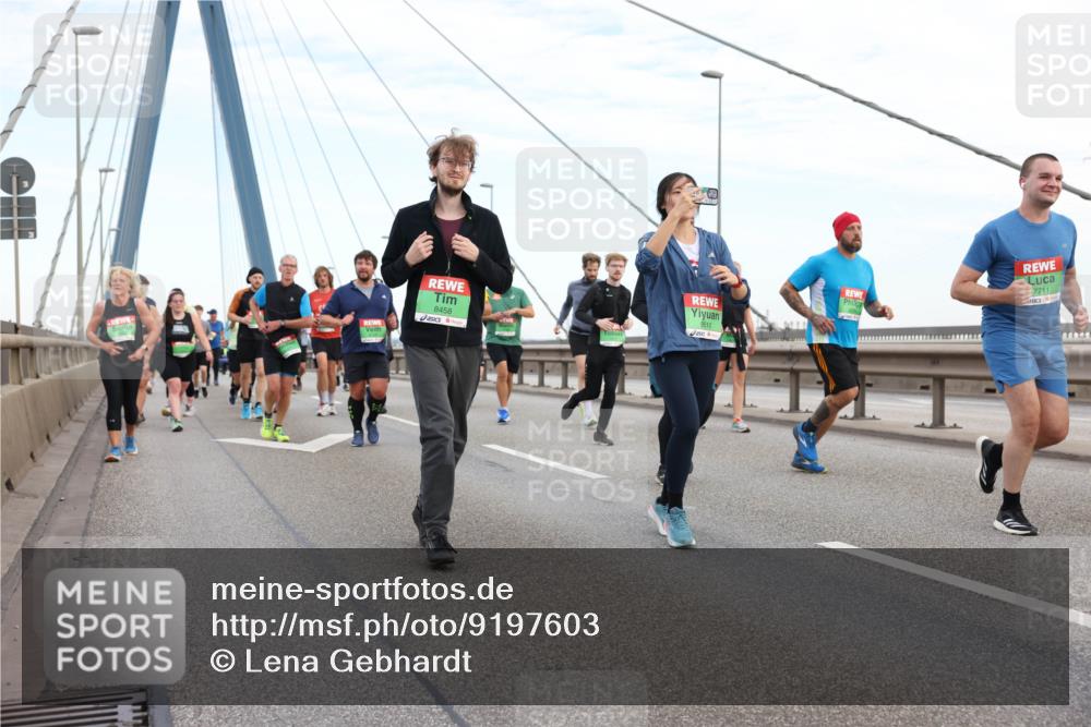 03.10.2025 - Köhlbrandbrückenlauf Lena Gebhardt http://msf.ph/oto/9197603 03.10.2025 15:31:49 Position 1 8458, 9510, 7711 meine-sportfotos.de