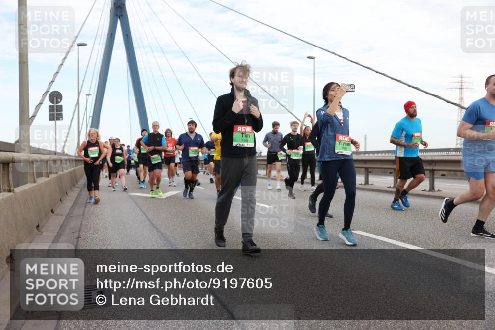 03.10.2025 - Köhlbrandbrückenlauf Lena Gebhardt http://msf.ph/oto/9197605 03.10.2025 15:31:49 Position 1 8458, 9510 meine-sportfotos.de