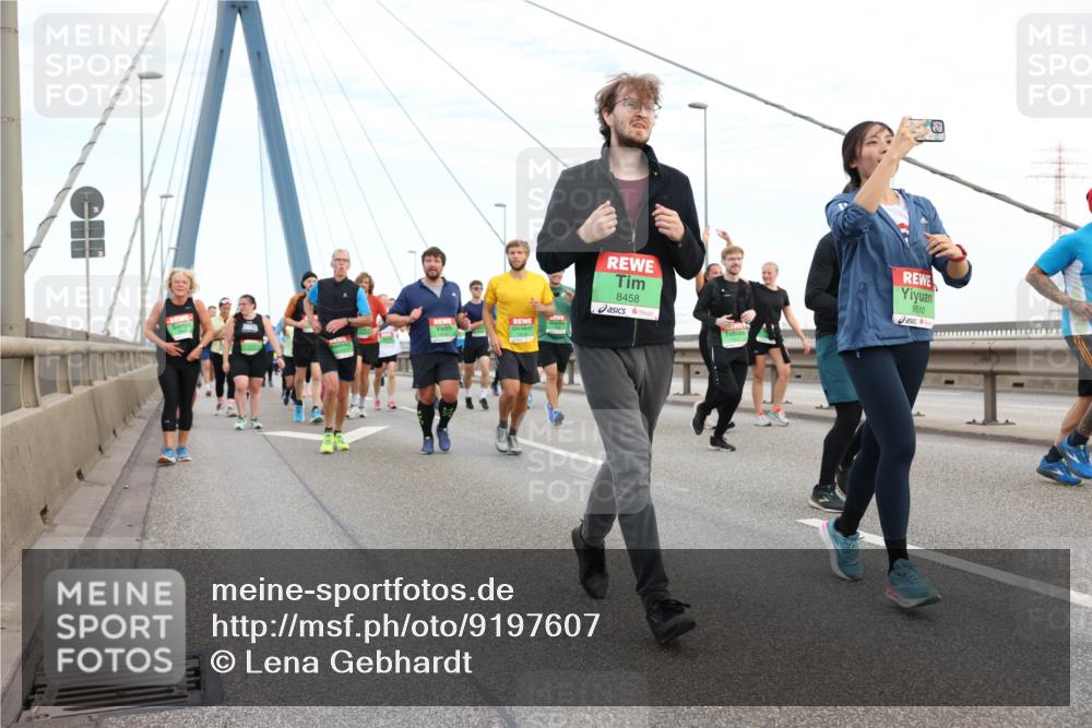03.10.2025 - Köhlbrandbrückenlauf Lena Gebhardt http://msf.ph/oto/9197607 03.10.2025 15:31:49 Position 1 8458, 9510 meine-sportfotos.de