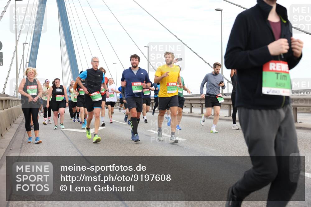 03.10.2025 - Köhlbrandbrückenlauf Lena Gebhardt http://msf.ph/oto/9197608 03.10.2025 15:31:50 Position 1 8458 meine-sportfotos.de