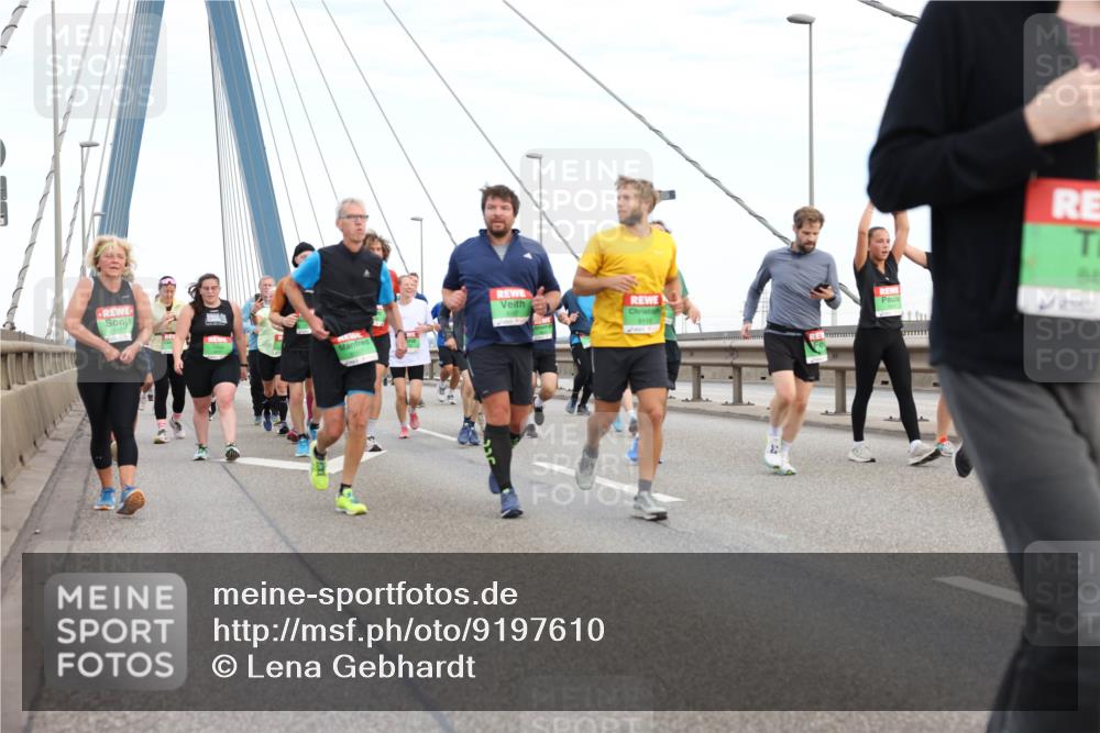 03.10.2025 - Köhlbrandbrückenlauf Lena Gebhardt http://msf.ph/oto/9197610 03.10.2025 15:31:50 Position 1 8119, 84 meine-sportfotos.de