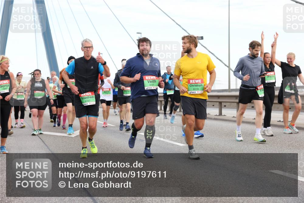 03.10.2025 - Köhlbrandbrückenlauf Lena Gebhardt http://msf.ph/oto/9197611 03.10.2025 15:31:50 Position 1 7662, 8167, 8107, 8119 meine-sportfotos.de